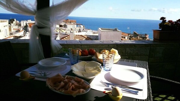 Free daily buffet breakfast  - B&B Le Antiche Porte (Peschici)