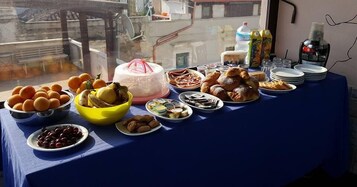 Tägliches inbegriffenes Frühstücksbuffet