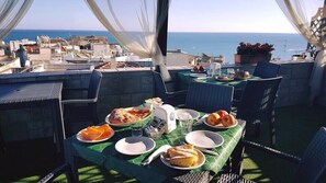 Tägliches inbegriffenes Frühstücksbuffet