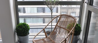 Modern very bright apartment in the city center, free Netflix