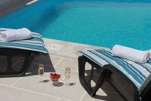 Outdoor pool - Holiday House Pine Tree - Three Bedroom Holiday Home with Pool (Nerezisca)