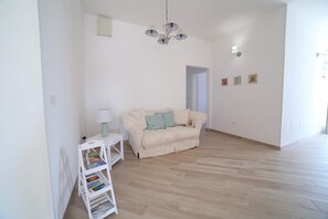 -24-Zoll-LED-Fernseher mit Satellitenempfang, Fernseher