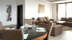 Villa – comfort | Spiseområde på rommet