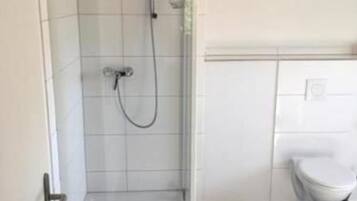 Apartment (incl. Cleaning Fee 30 EUR) | Bathroom shower