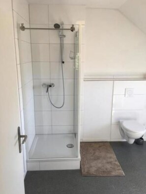 Apartment (incl. Cleaning Fee 30 EUR) | Bathroom shower
