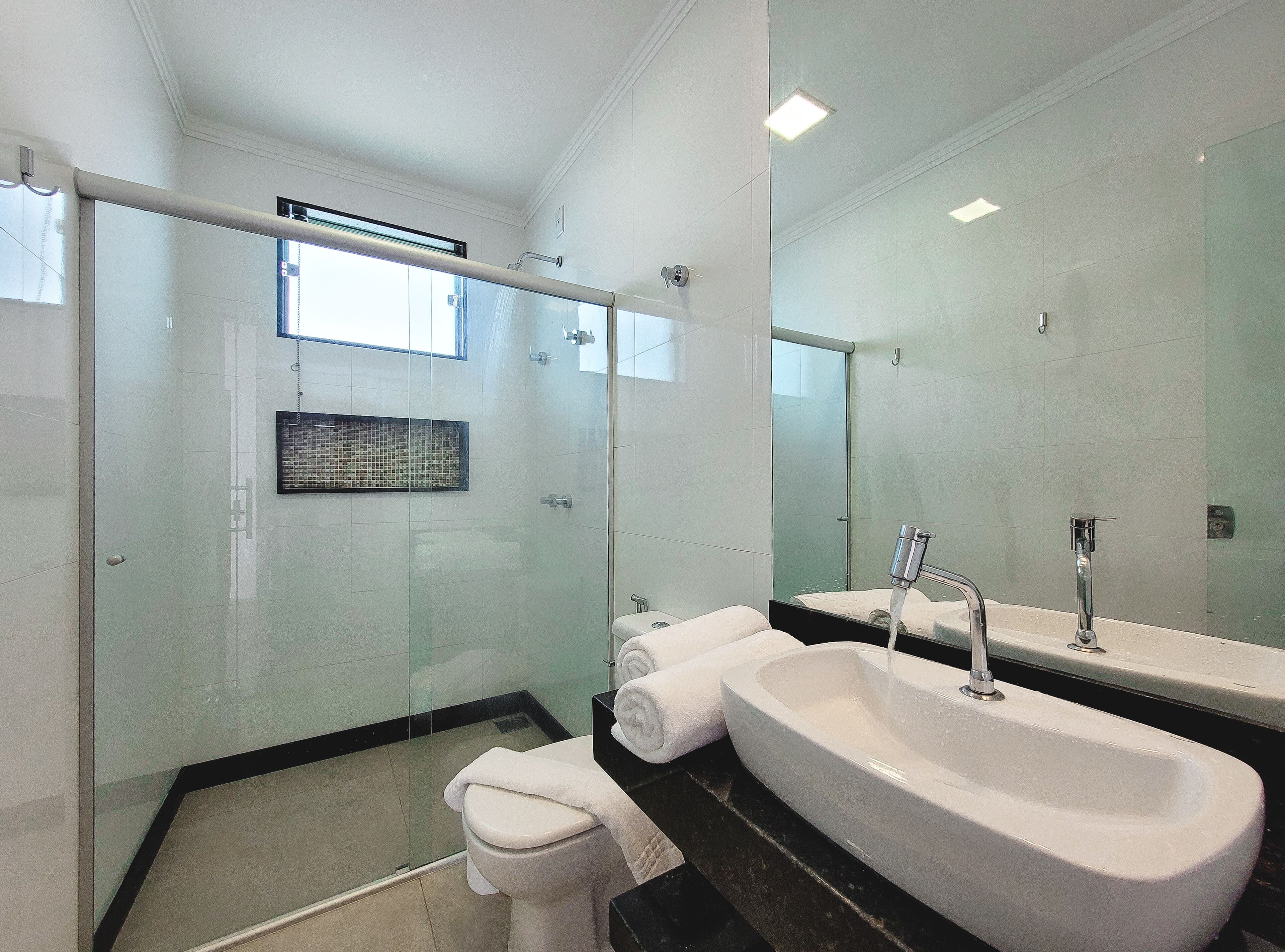 superior suite, 1 bedroom, partial lake view | bathroom | shower, free toiletries, hair dryer, towels