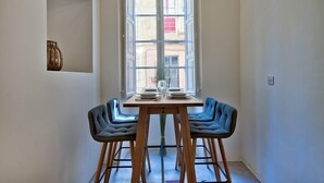 Apartamento, 1 habitación (1) | Servicio de comidas en la habitación