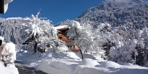 NEUE, EXCLUSIVE, GEMÜTLICHE Wohnung!!!!