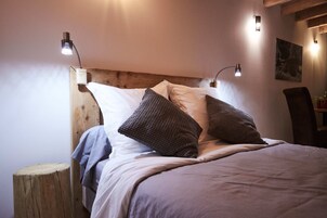 Ropa de cama de alta calidad, minibar y decoración personalizada 