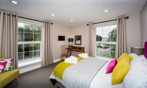 Redhill (Private External Bathroom) | Desk, soundproofing, iron/ironing board (on request), WiFi (free) - Darlington Arms (Bristol)