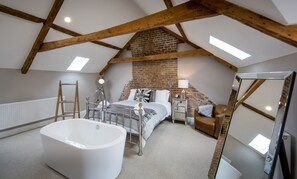 The Loft Room | Desk, soundproofing, iron/ironing board, free WiFi - Darlington Arms (Bristol)
