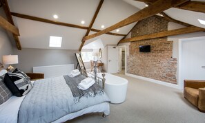 The Loft Room | Desk, soundproofing, iron/ironing board, free WiFi - Darlington Arms (Bristol)