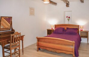 3 bedrooms, travel crib, free WiFi, bed sheets - Amazing home in Marcilhac sur Célé (Marcilhac sur Célé)