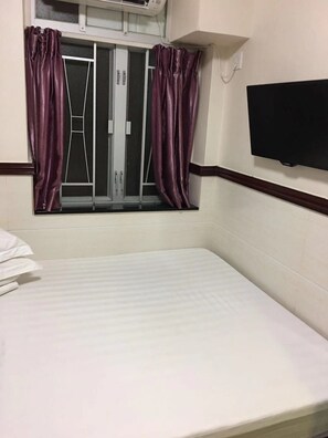 Egyptian cotton sheets, premium bedding, Select Comfort beds, desk - Hang Ho Hostel (Kowloon)