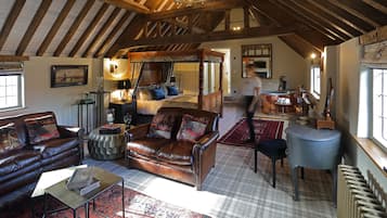 Suite ( Blenheim) | Living area | Flat-screen TV