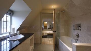 Traditional Double or Twin Room ( Bibury) | 浴室 | 淋浴设施、免费洗浴用品、毛巾