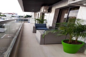 Elite Apartment | Terrace/patio - Résidence Cécile HKB T3 (Abidjan)