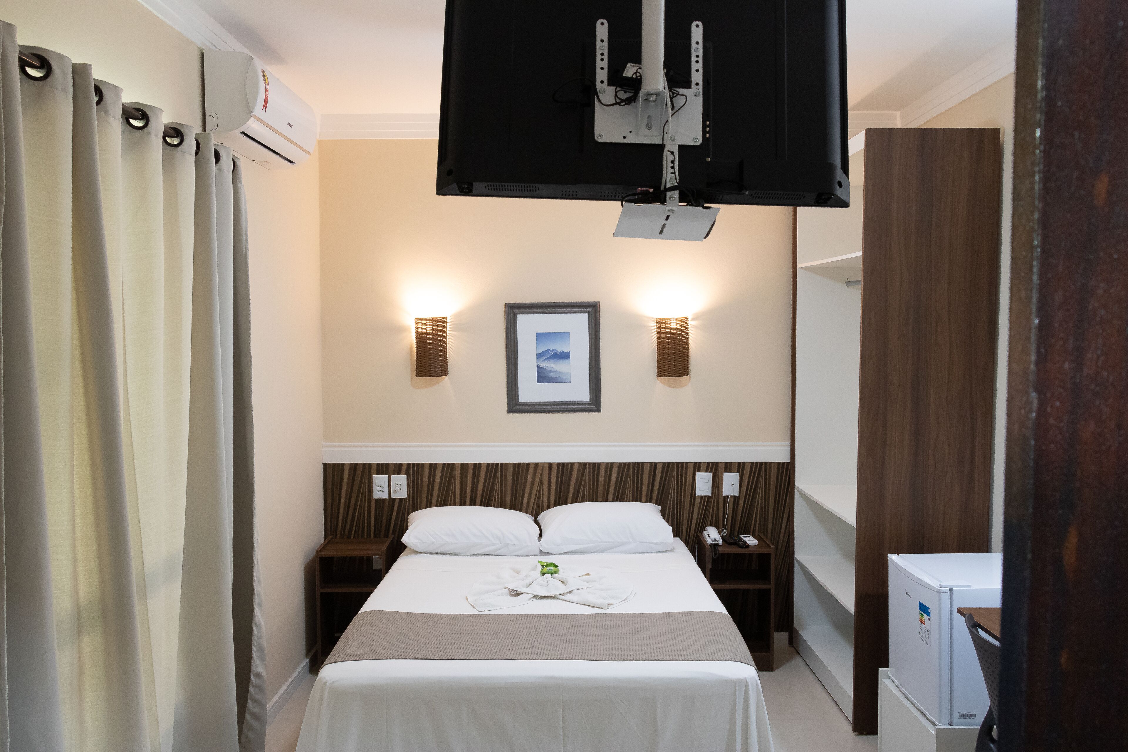 Junior Room, 1 Double Bed | Minibar, individually decorated, desk, laptop workspace