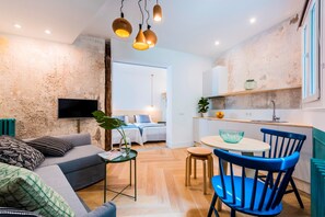 Superior Apartment, 1 Bedroom | Living room | Flat-screen TV - Be Mate Gran Vía Suites (Madrid)