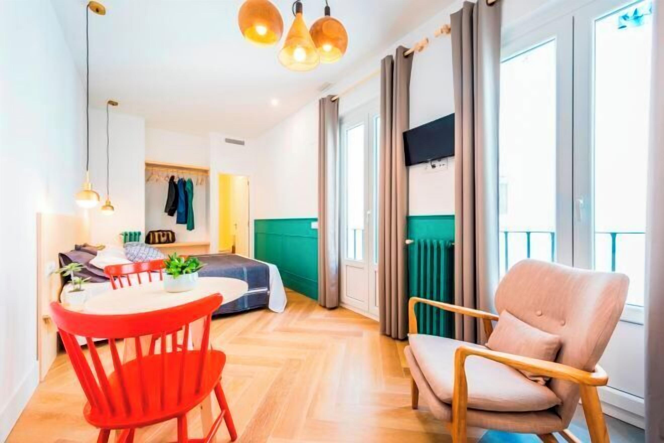 Cribs/infant beds, free WiFi, bed sheets