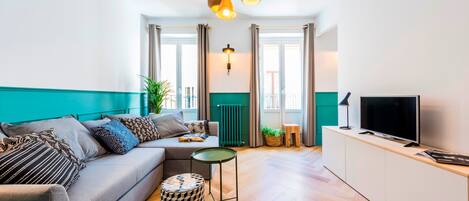 Deluxe Apartment, 1 Bedroom, City View | Living room