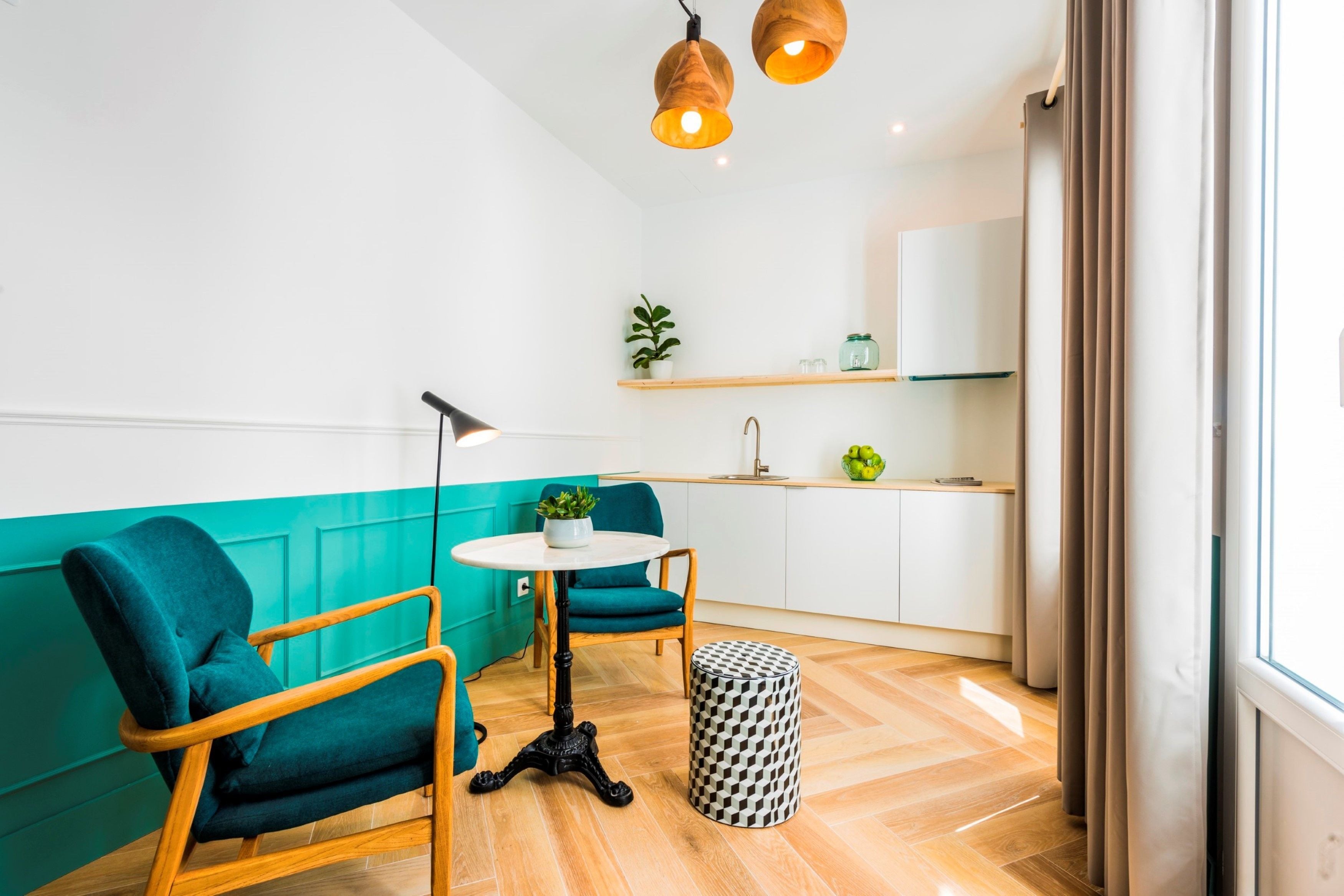 Apartamento clássico, 1 quarto | Sala de estar | TV de tela plana
