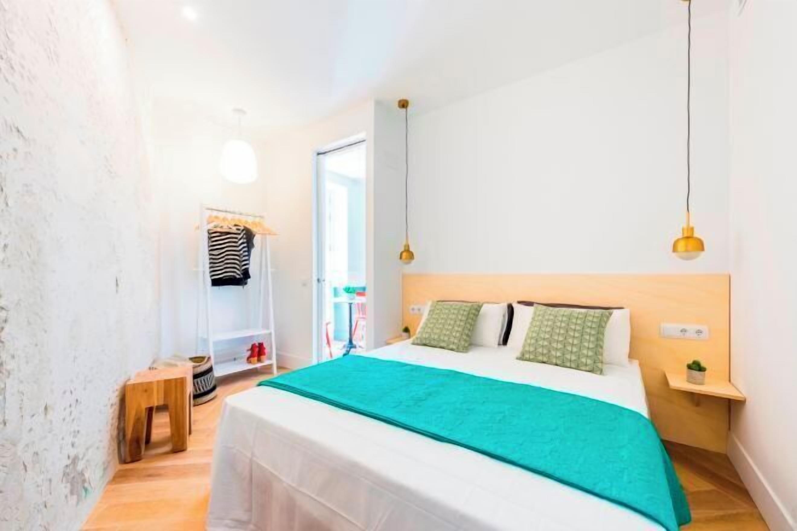 Cribs/infant beds, free WiFi, bed sheets