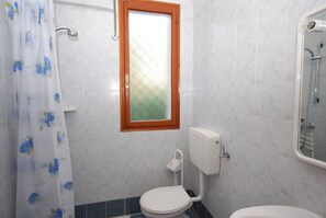 Apartment, 2 Schlafzimmer | Badezimmer | Dusche, Bidet