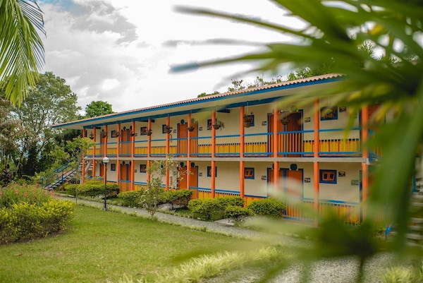 Hotel Campestre Tacurrumbi - Armenia, Colombia
