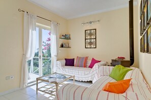 Fernseher, Kamin, DVD-Player