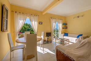 Fernseher, Kamin, DVD-Player