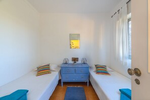 2 bedrooms, desk, iron/ironing board, WiFi