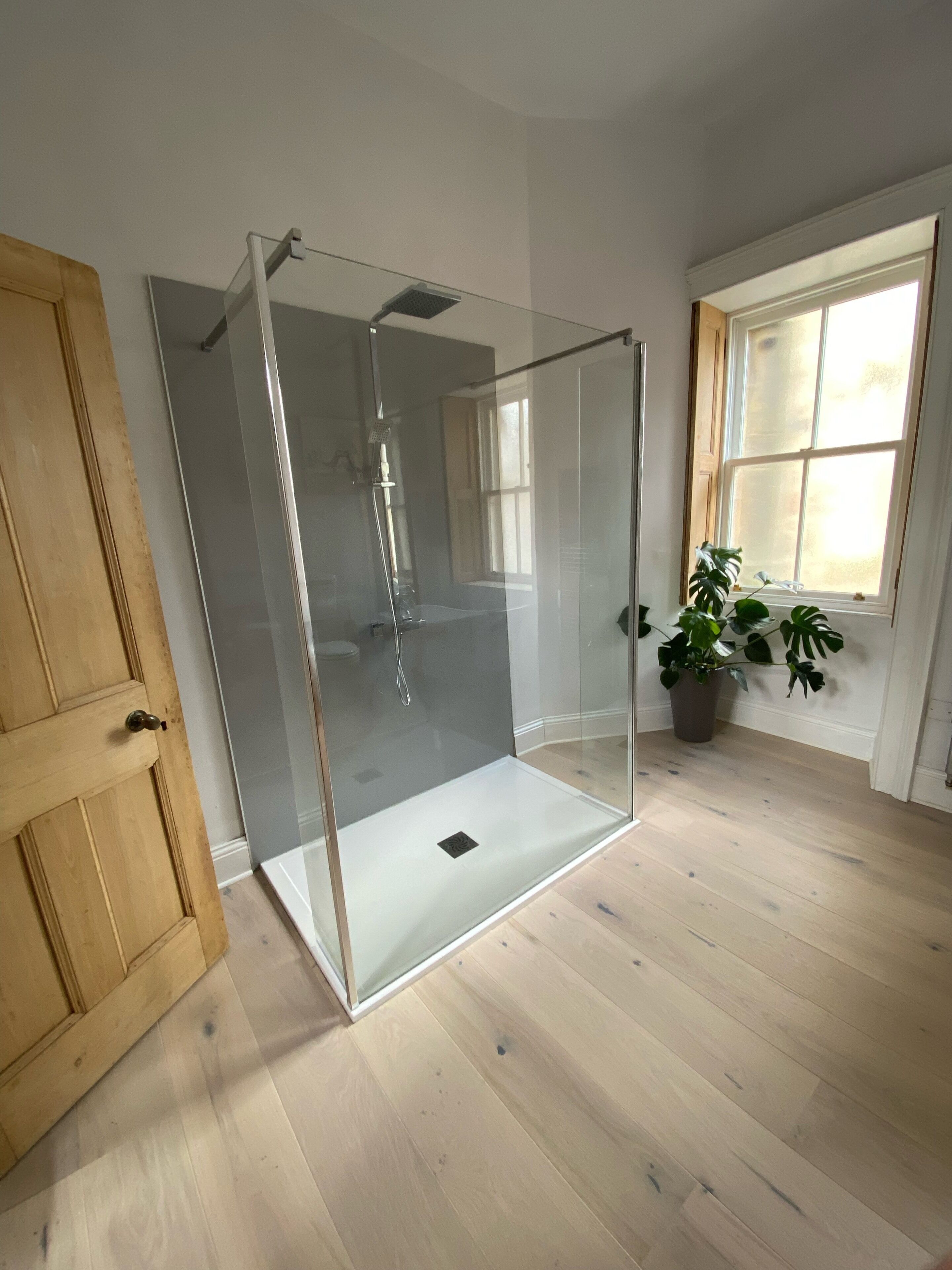 Bathtub, hair dryer, towels