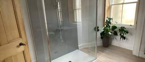 Bathtub, hair dryer, towels
