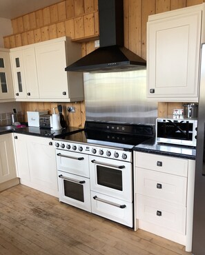 Fridge, microwave, oven, stovetop - Historic, homely village retreat with log fires, in stunning Borders. Sleeps 4/6 (Allanton)