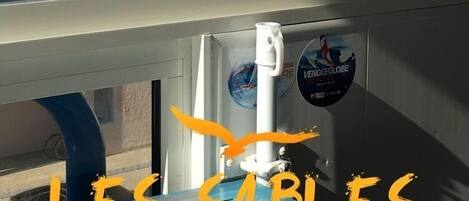 المنطقة المحيطة بالمنشأة