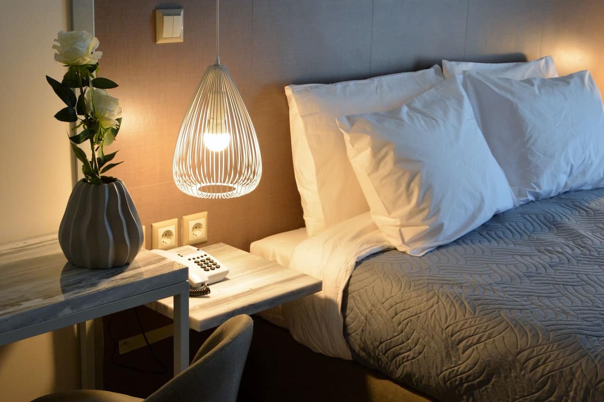 egyptian cotton sheets, premium bedding, pillow-top beds, in-room safe