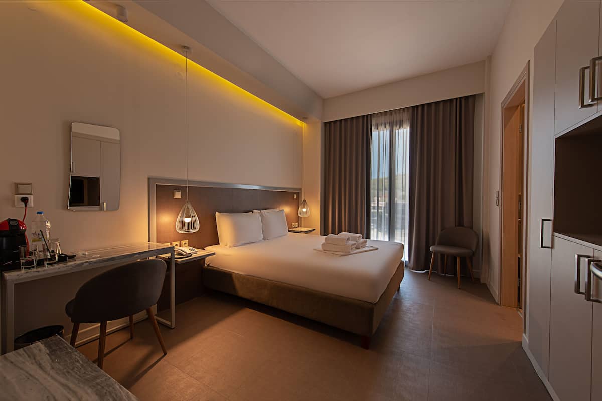 Double Room | Egyptian cotton sheets, premium bedding, pillow-top beds, in-room safe