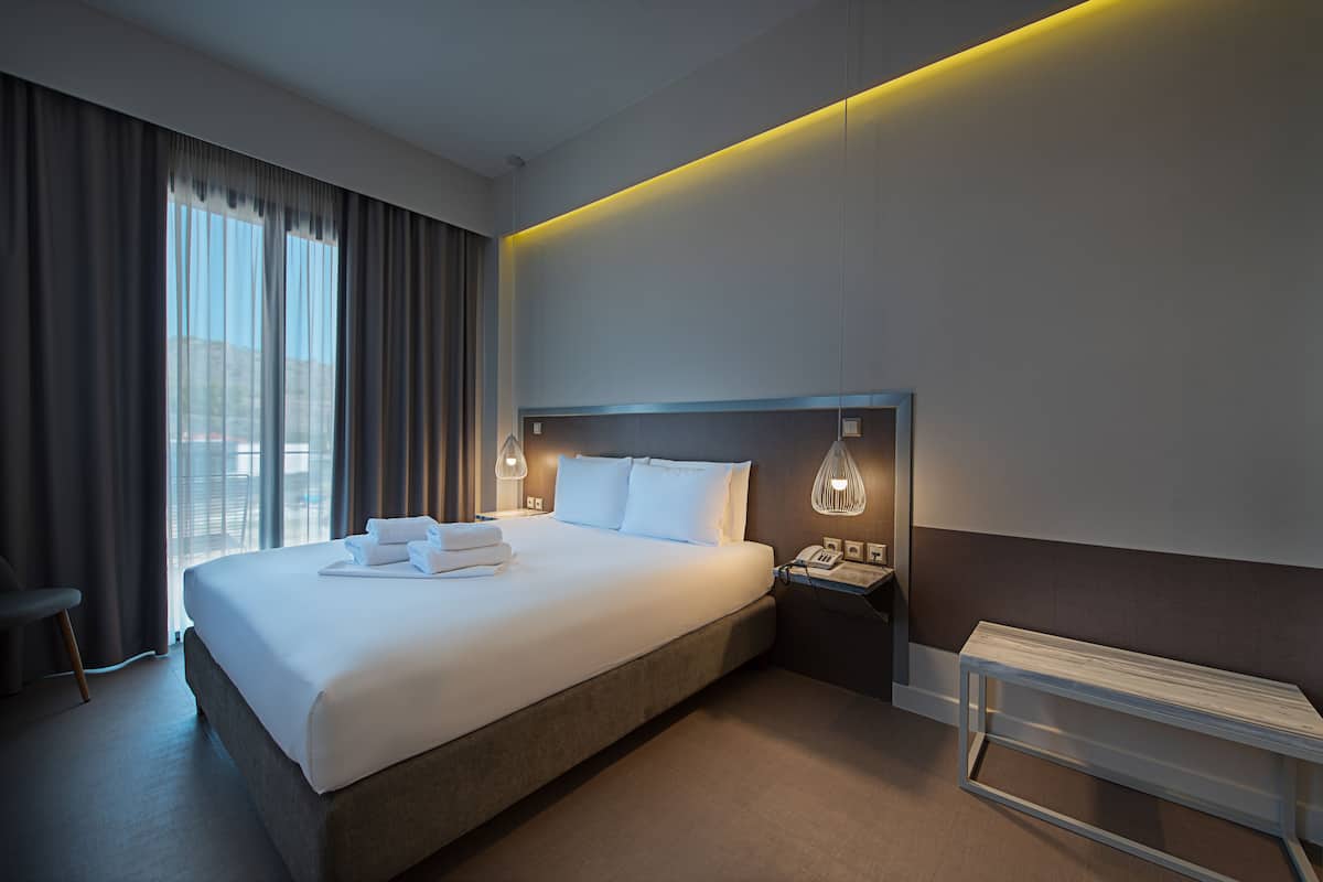 Classic Double Room | Egyptian cotton sheets, premium bedding, pillow-top beds, in-room safe