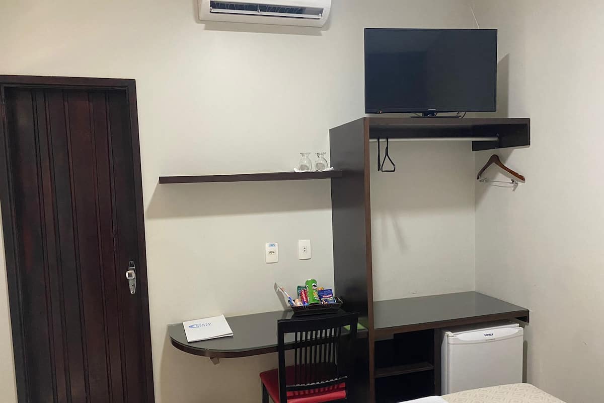 华丽双人房 | 迷你吧、办公桌、免费 WiFi、床单