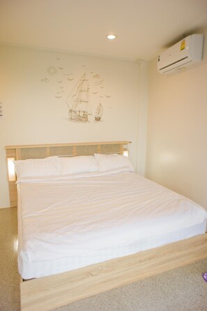 Minibar, Wi-Fi gratis, dan seprai linen