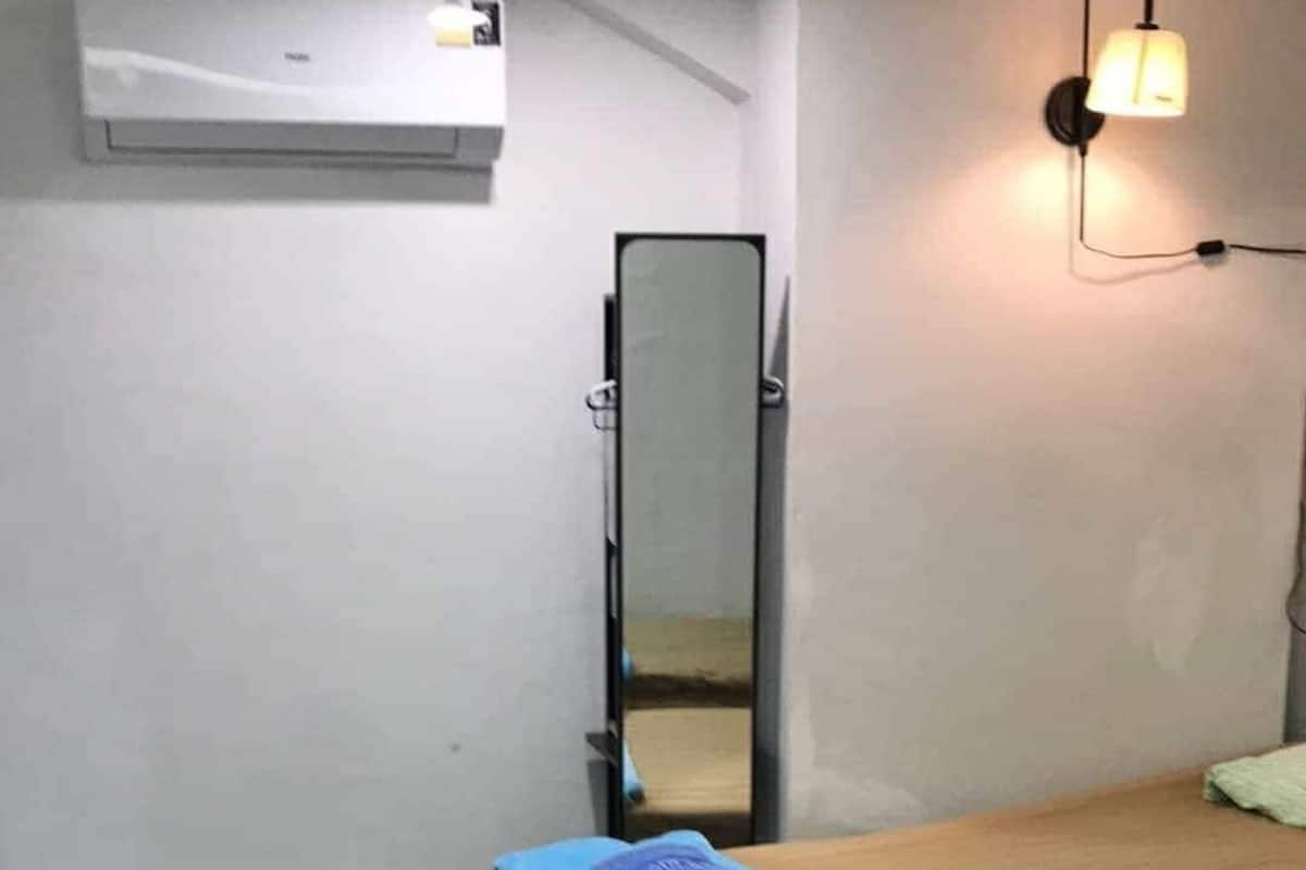 Economy Twin Room | 1 bedroom, minibar, free WiFi, bed sheets