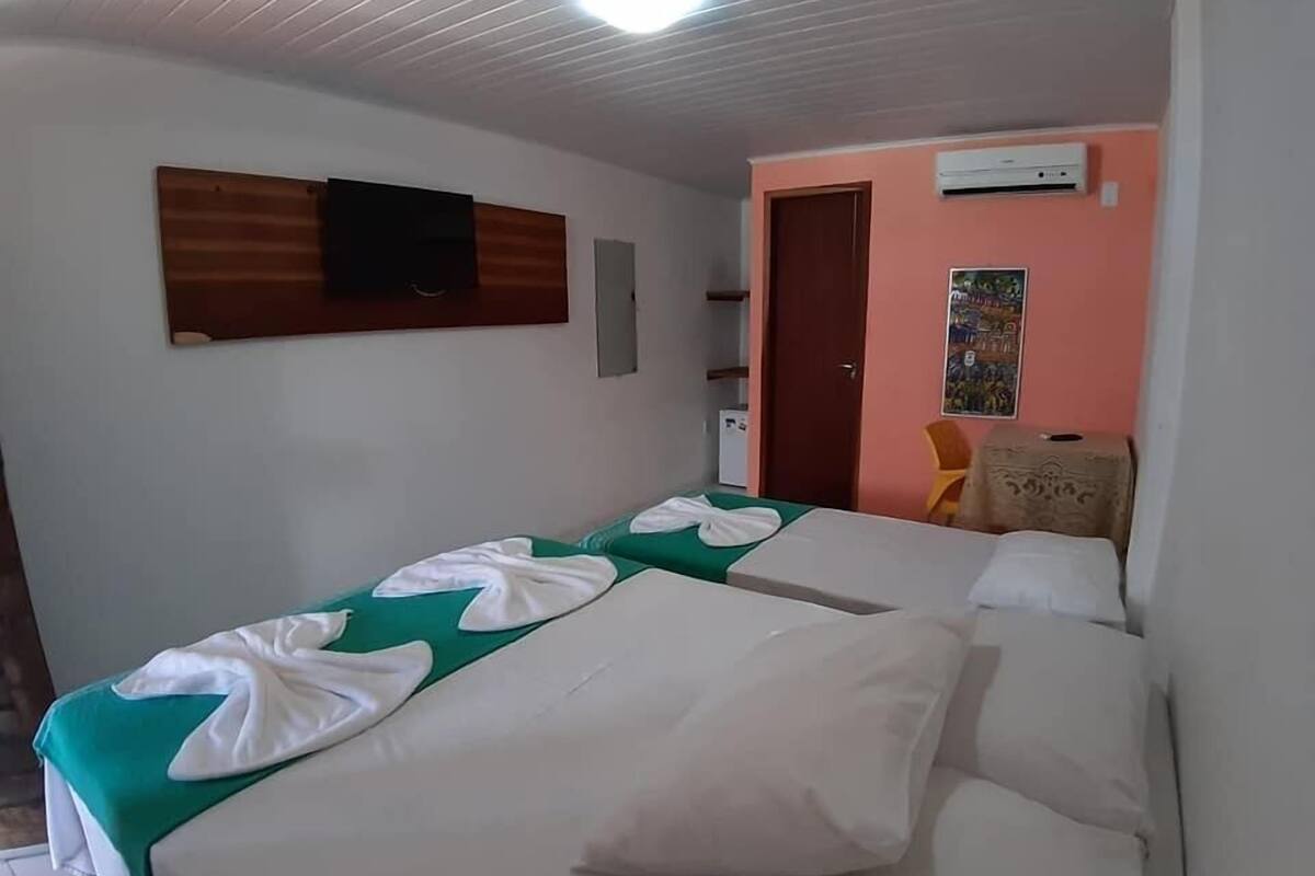 Dreibettzimmer | Minibar, Verdunkelungsvorhänge, Zustellbetten, kostenloses WLAN