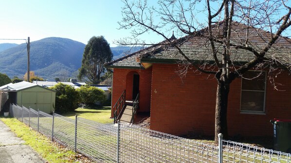 Exterior - "Torakina"4 Pether St Talbingo  (Talbingo)