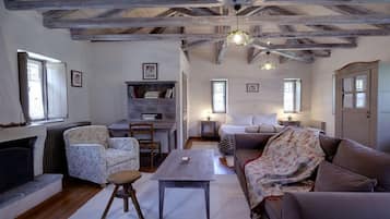 Family Triple Room | Down duvets, free WiFi, bed sheets