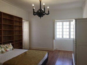5 habitaciones, insonorización, tabla de planchar con plancha y wifi 