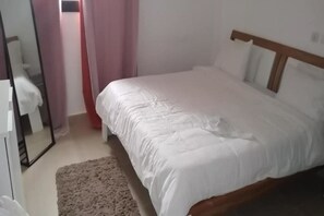 舒適公寓 | 書桌、筆電工作空間、遮光布/窗簾、熨斗/熨衣板