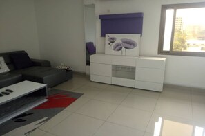 都會公寓 | 客廳 | 40 吋平面電視連衛星電視頻道、電視