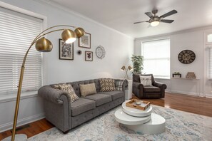 Interior - Tiffany Charmer Corp Rentals by NamaStay (St. Louis)