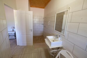 Triple Room | Bathroom